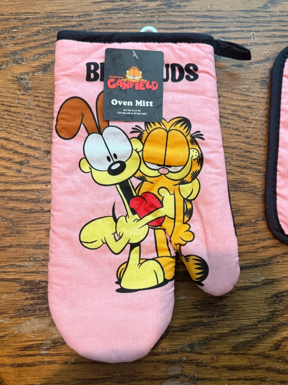 Garfield ‘Best Buds' Pink Oven Mitt Set - Picture 2 of 5